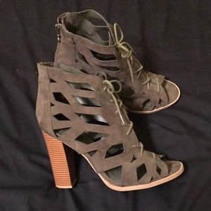 Women’s Army Green LaceUp Heels